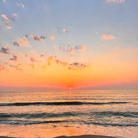 Egiana's Apartment- Inspired By The Sea Apartamento Golem (Tirana)