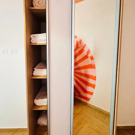 Egiana's Apartment- Inspired By The Sea Apartamento Golem (Tirana)